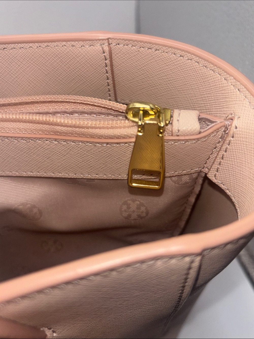 Tory Burch Blush Saffiano Leather Tote with Gold Hardware - Picture 10 of 12
